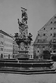Ratswaage building and Herkulesbrunnen fountain