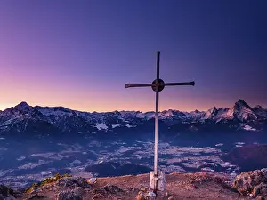 Rauher Kopf summit cross at dawn