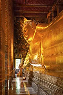 Reclining Buddha gold statue. Wat Pho