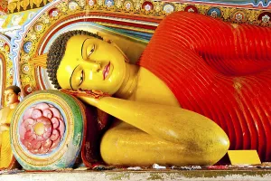 Reclining buddha in isurumuniya temple