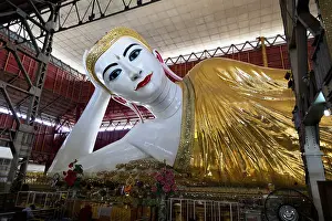 Reclining Buddha in the Kyauk htat gyi pagoda