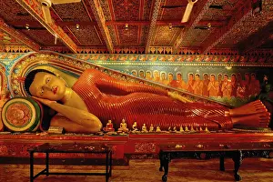 Reclining Buddha statue in Isurumuniya Rajamaha Viharaya temple
