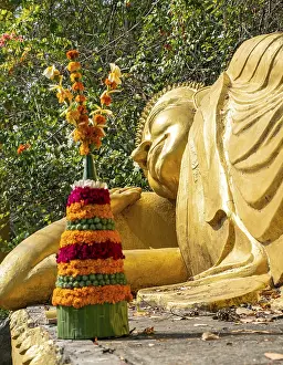 Reclining Buddha statue, Phousi or Phu Si Hill