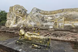 Reclining Buddha statue, transition to Nirvana