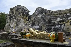 Reclining Buddha in Wat Lokayasutharam