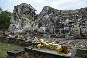 Reclining Buddha in Wat Lokayasutharam