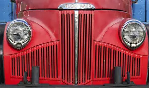 Red bonnet, radiator grille and lamps