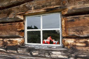 Red Dalarna horses displayed in a window