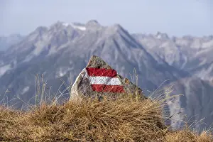 Red-white-red hiking trail markings on the Venet crossing