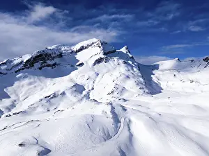 Reeti Mountain on Sunny Winter Day