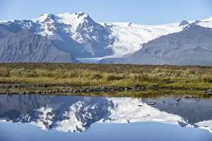 Reflection in a lake, view of Svinafellskoekull glacier tongue