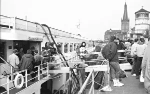The refugees in 1990 were the resettlers from the territory of the GDR who arrived in large streams