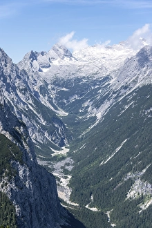 Reintal, behind Zugspitze with glacier Zugspitzplatt