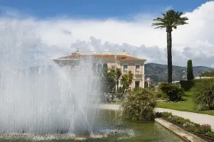 Renaissance-style villa and park