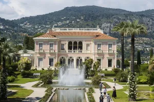 Renaissance-style villa and park