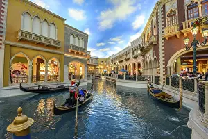 Replica Venice, Venetian gondolas with tourists on the canal