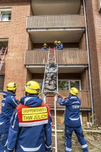 Category Wildlife DE Prints: Rescue and recovery of people after a drone attack on residential buildings in a civil defence scenario