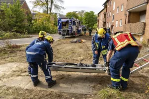 Category Wildlife DE Prints: Rescue and recovery of people after a drone attack on residential buildings in a civil defence scenario
