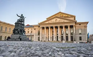 Residenztheater, Monument to Maximilian I Joseph