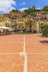 Restaurants and pavement cafes in Piazza Giacomo Matteotti