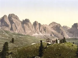 Rifugio Firenze in Cisles, Regensburger Huette with Geisslergruppe