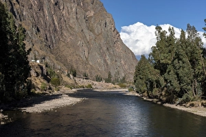 Category Mountain Landscapes Prints: Rio Urubamba, also Rio Vilcanote