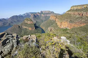 River bend at the Blyde River Canyon with Three Rondawels peak