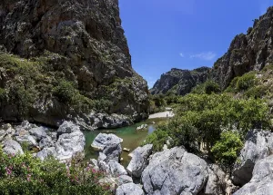 River flows through the Kourtaliatiko Gorge