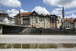 River Isar, houses, facades behind