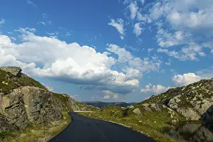 Road leading through the mountain scenery above Lystrefjord