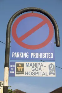 Road sign, parking prohibited, Mahatma Gandhi Road, Panjim, Goa, India, Asia
