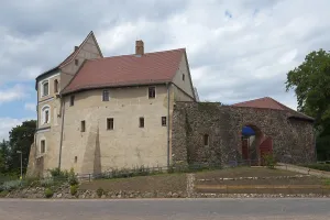 RoBlau Castle, moated castle