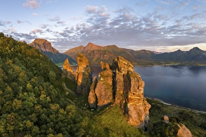 Category Mountain Landscapes Prints: Rock formation Finnesjura in the evening light