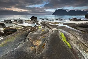 Rocks on Utakleiv beach, Haukland