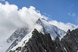 Rocky mountain ridge and glaciated mountain peak Grosser Moeseler