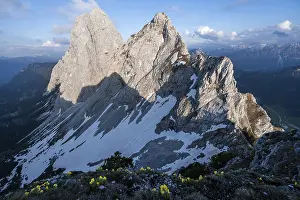 Rocky peaks Rote Flueh and Gimpel in the evening light