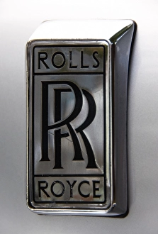 Rolls Royce logo on a classic car bonnet