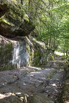 Roman path, also slab path, voie romaine
