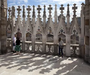 Roof terrace, part of the southern parapet made of wimpergen with cross flowers and pinnacles of the 19th century