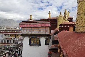 Roofs with golden turrets and the wheel of life with two deer
