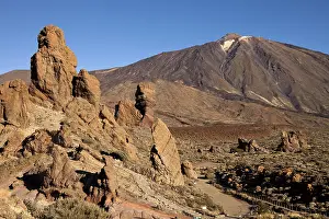 Roques de Garcia rock formation and Pico del Teide mountain