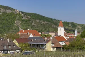 Rossatz parish church, vineyards