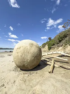 Round stones of the Moeraki Boulders at Moeraki Beach