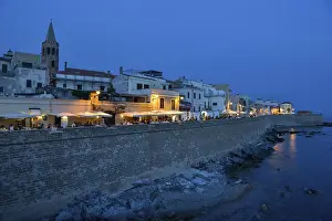 Row of houses, restaurants and city wall