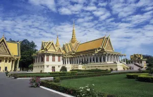 The Royal Palace (Preah Barum Reacha Veang Nei Preah Reacheanachak Kampuchea) and Silver Pagoda