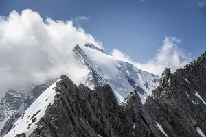 Category Mountain Landscapes Prints: Rugged mountain peaks, Grosser Moeseler with Furtschaglkees glacier