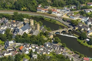Category Cities DE Prints: Runkel Castle with Lahn and Lahn bridge