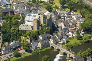 Category Cities DE Prints: Runkel Castle with Lahn and Lahn bridge