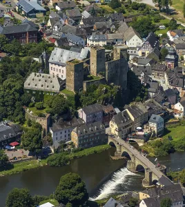 Category Cities DE Prints: Runkel Castle with Lahn and Lahn bridge