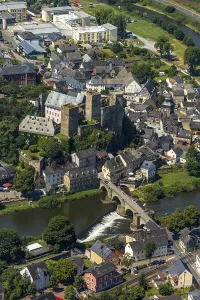 Category Cities DE Prints: Runkel Castle with Lahn and Lahn bridge